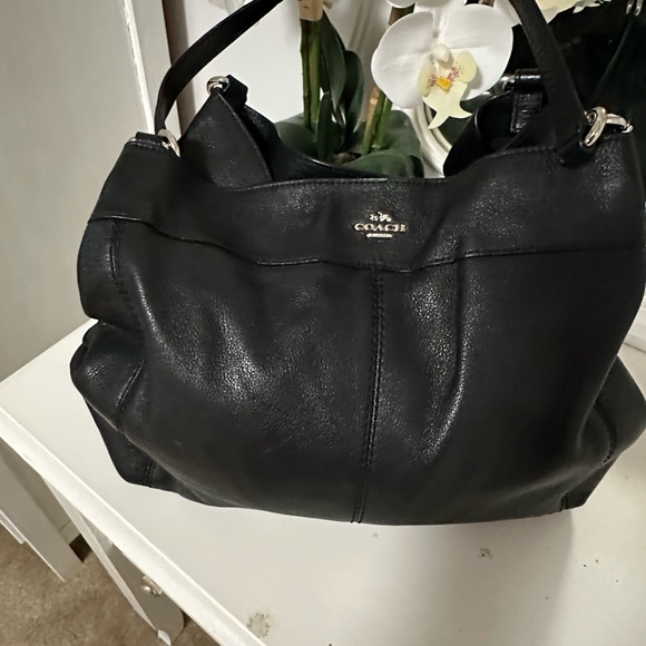 Coach Black Leather Shoulder Bag with Pebbled Texture - Picture 2 of 14